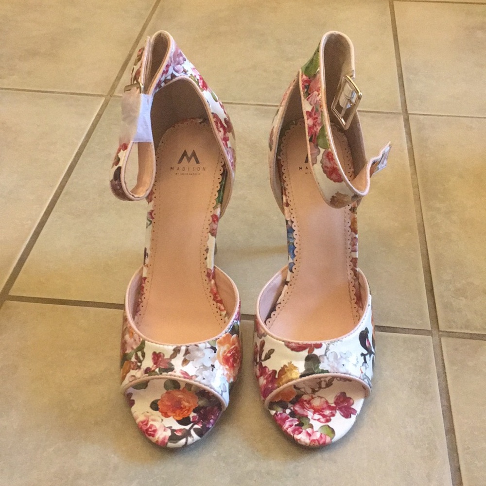 Madison by Shoedazzle Antiqua heels
